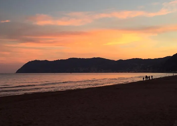 아파트 Bilocale Luminoso In Centro A Due Passi Dal Mare 알라시오