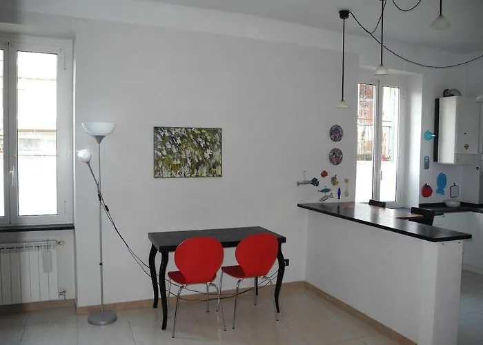 Bilocale Luminoso In Centro A Due Passi Dal Mare * 알라시오